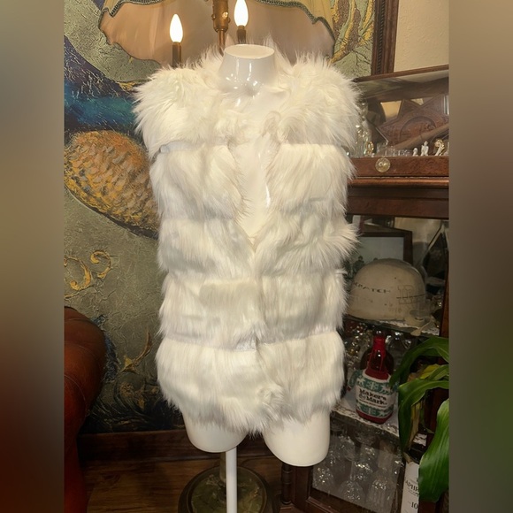 Marc New York Faux Fox Fur Vest Cream Sleeveless Jacket - Picture 4 of 14